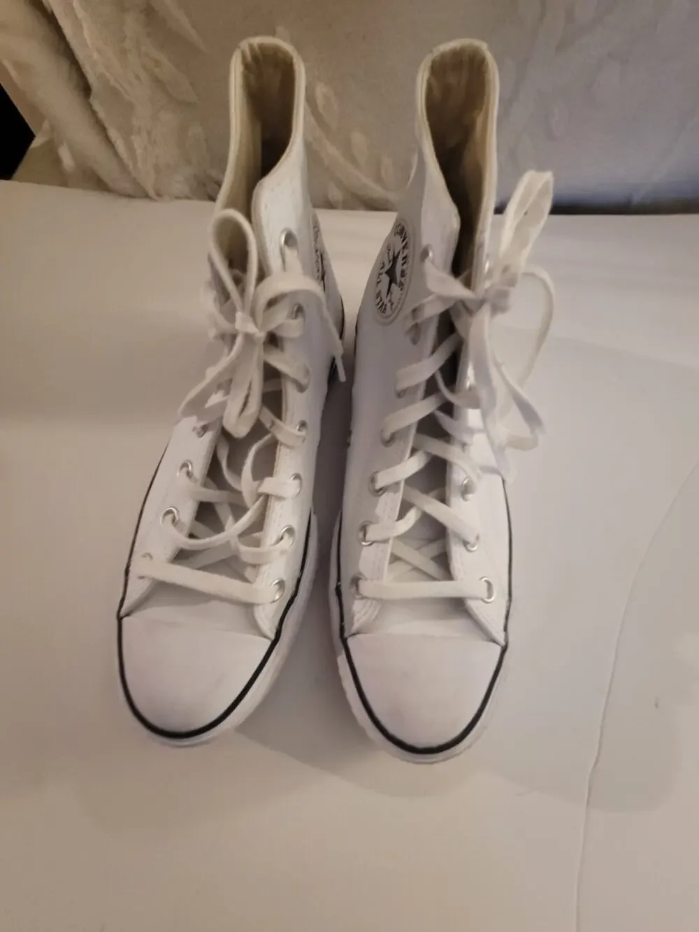 Converse Chuck Taylor All Star High Top White Leather Lace Up Sneaker woman 7.5